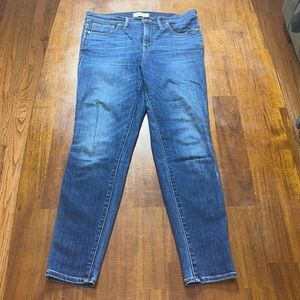 Madewell ladies 10 inch high-rise skinny jeans. Size 30. Medium blue wash